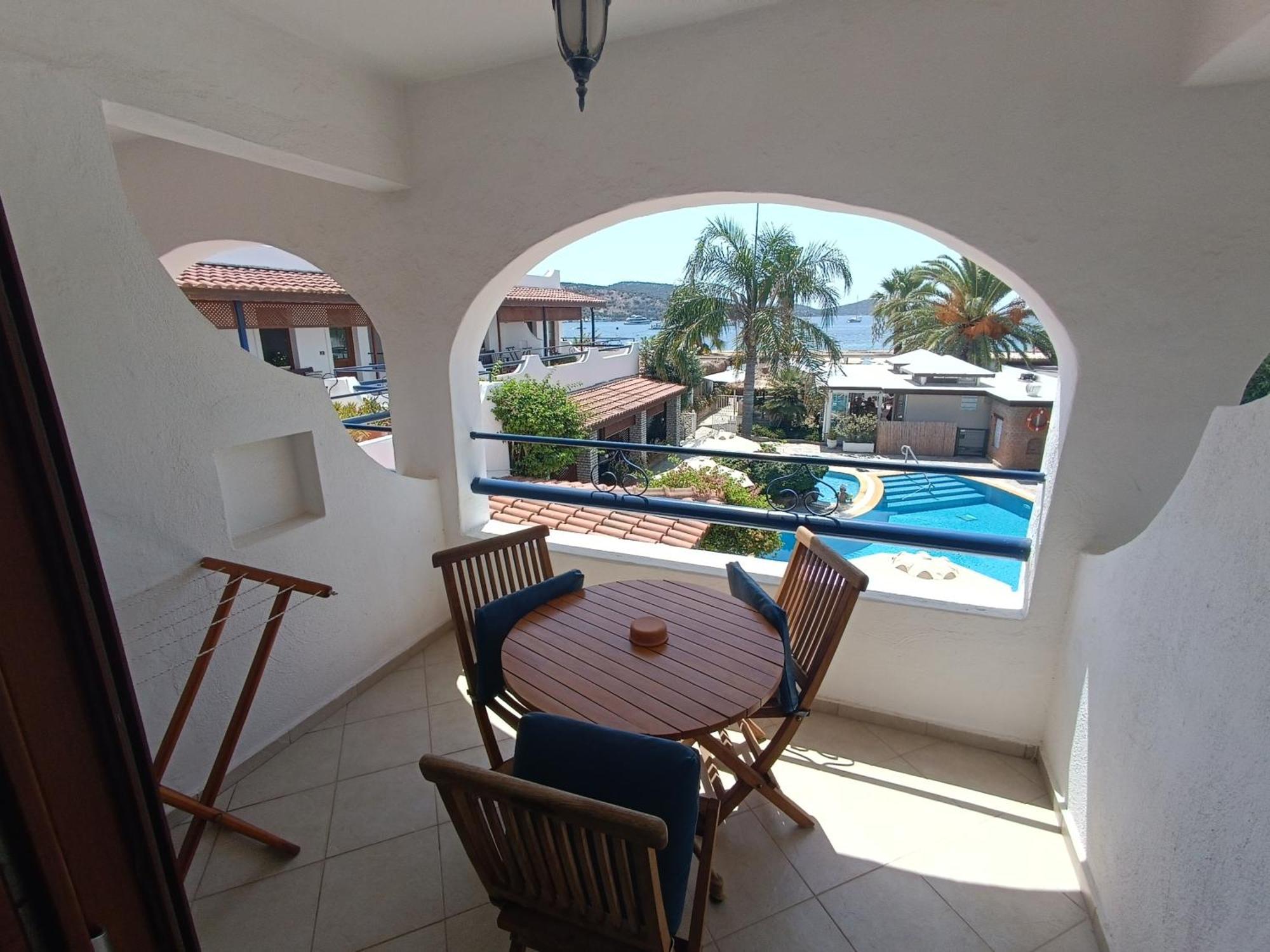 Uzhan Beach Hotel Bitez Esterno foto